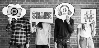 LA PRESENTAZIONE DEL “SELF” AL PUBBLICO IN TEMPI MODERNI